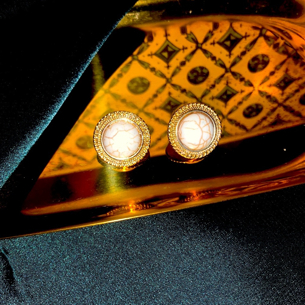 ♥️$5/20♥️ Elegant Vintage Look Earrings